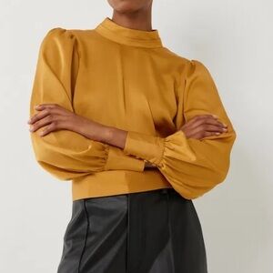 WAREHOUSE
Satin High Neck Backless top Size 10 New 🌸